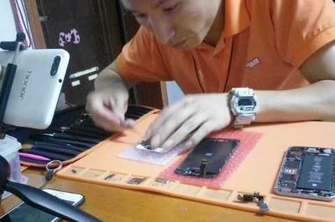 开手机维修店？先来看看这些手机维修加盟店品牌！