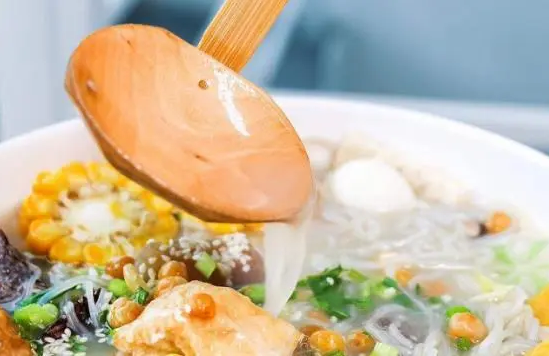 如何加盟麻辣烫店？了解条件和要求，决定普通人能否加盟