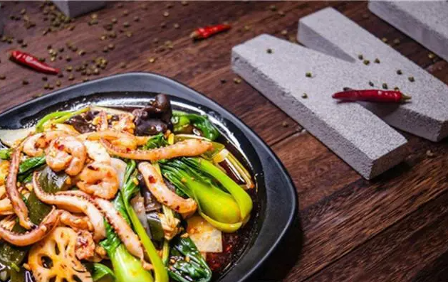 如何加盟麻辣烫店？了解条件和要求，决定普通人能否加盟