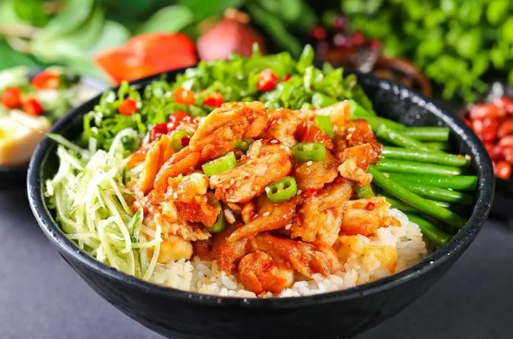 烤肉拌饭店加盟费大概多少钱？加盟费用不高，创业不再难！