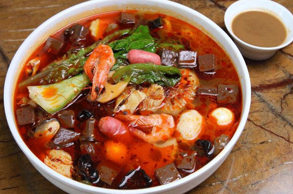 火爆市场的麻辣烫加盟店，真的能轻松赚大钱吗？