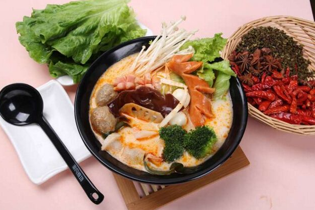 麻辣烫开店加盟多少钱？最详细的麻辣烫加盟费用解析