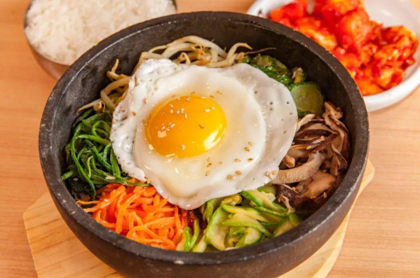 拌饭店加盟多少钱一年？掌握这些关键因素，走向成功不再难！
