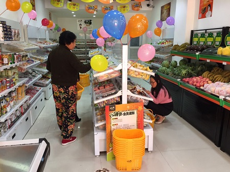 一扫光零食店